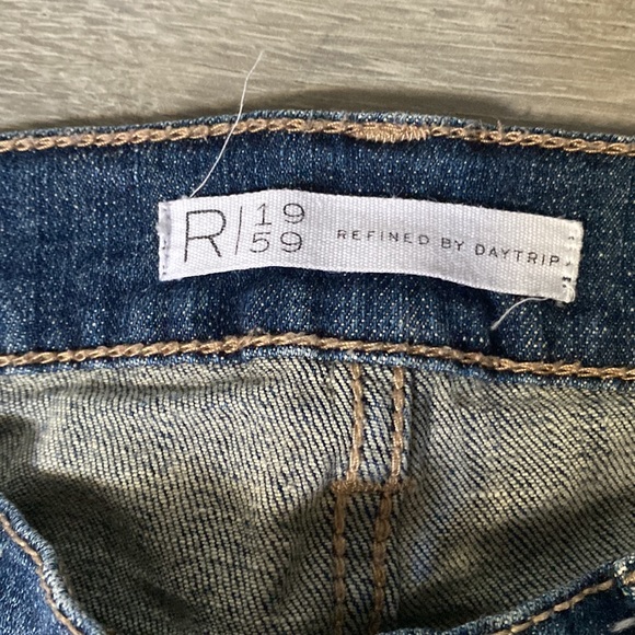 Distressed Jeans Daytrip - Picture 2 of 4